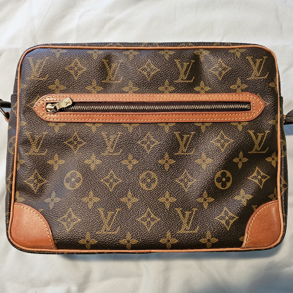 Louis Vuitton Monogram Leather crossbody messenger bag authentic